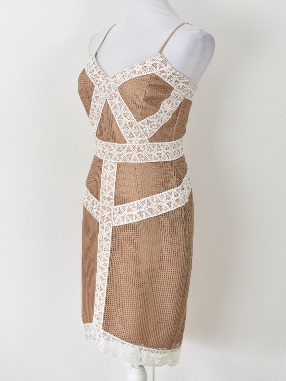 Adelyn Rae Laura Sheath Lace Colorblock Dress - S - Picture 5 of 10